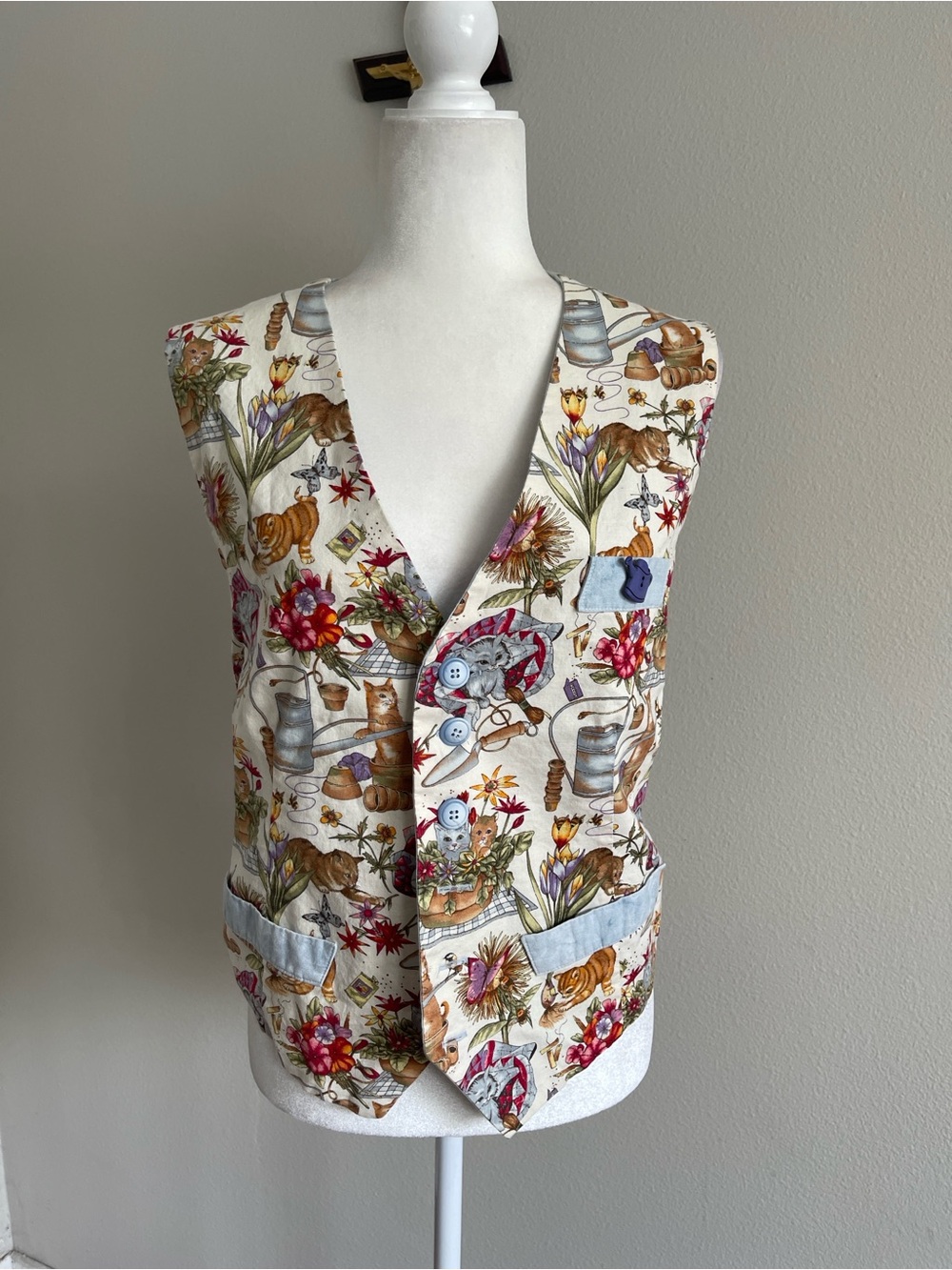 Vintage-Inspired Floral & Cat Print Women's Vest - Cream